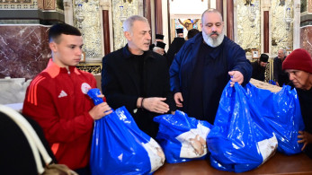 Ο Γιάννης Μώραλης στη διανομή πασχαλινών δεμάτων αγάπης από την Ιερά Μητρόπολη Πειραιώς
