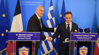 Συνάντηση Δένδια με τον Γάλλο υπουργό Άμυνας: υπέγραψαν σύμβαση για 16 πυραύλους Exocet