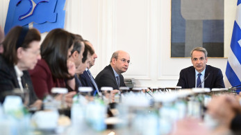 Υπουργικό Συμβούλιο: με στόχευση τη μεσαία τάξη και επίκεντρο τα μέτρα στήριξης του 2025