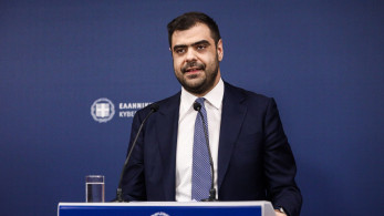 Ο Παύλος Μαρινάκης επέλεξε λαμπάδες μαζί με τον γιο του (photos)