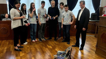 O Γιάννης Μώραλης με τις ομάδες ρομποτικής από το First Tech Challenge 2025 (photo)