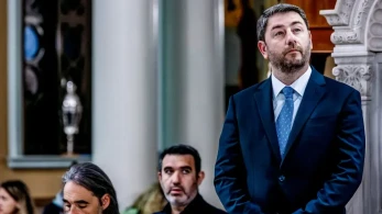 Στο ΠΑΣΟΚ γκρινιάζουν για οργανωτική αποσύνθεση και ο Ανδρουλάκης επαναφέρει τον... Σκανδαλίδη
