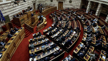 Live: Η Βουλή αποφασίζει για τον Παπαγγελόπουλο – Αποβλήθηκε βουλευτής