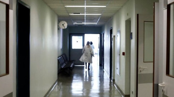 Κορωνοϊός: Κρούσματα σε Πάρο, Φλώρινα, Λέσβο – Σε ισχύ τα μέτρα στον Προμαχώνα