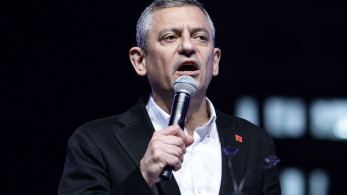Κωνσταντινούπολη: επιτέθηκαν στον Οζγκιούρ Οζέλ έξω από επιμνημόσυνη τελετή (video)