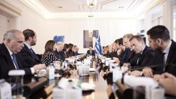 Η μπάλα στα πόδια της… κυβέρνησης
