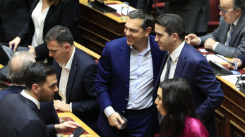 Η κοινωνία ζητάει λύσεις, η Κεντροαριστερά… χτενίζεται