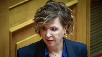 Η Γεροβασίλη υπερασπίζεται τον Τσίπρα: Βασανιστήριο να ακούς την Κωνσταντοπούλου