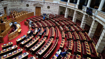 Οι δημοσκοπήσεις σφραγίζουν την αξιοπιστία της κυβέρνησης - Βουλιάζει στον βούρκο της η αντιπολίτευση