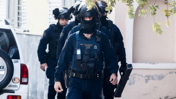 Επιχείρηση της ΕΛΑΣ στο Μενίδι: δύο συλλήψεις για ναρκωτικά και όπλα (video)