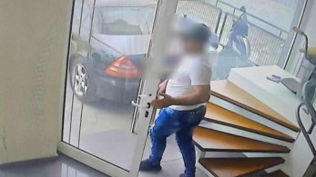 Νέα Φιλαδέλφεια: «άρπαζαν» κινητά υποδυόμενοι τους διανομείς φυλλαδίων - Τρεις συλλήψεις (photos)