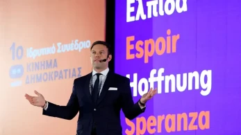 Ανεβάζει τους τόνους ο Κασσελάκης μετά την αποχώρηση της Κυριακής Μάλαμα
