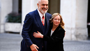 Ο Έντι Ράμα υποδέχτηκε την Μελόνι γονατιστός - Πώς τον αντιμετώπισε (video)