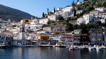 Σύσκεψη για Ύδρα και Σπέτσες: νέες ρυθμίσεις και έλεγχοι για την κυκλοφορία οχημάτων