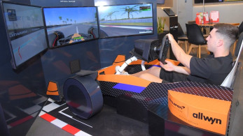 ΜακΛάρεν F 1 Corners στα καταστήματα ΟΠΑΠ - Αυθεντική εμπειρία Formula 1 μέσα από τον προσομοιωτή της ομάδας McLaren F1