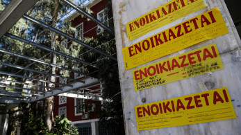 Επιτέλους το άλογο ξανά μπροστά από το κάρο