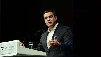 Ο Τσίπρας μαδάει τη μαργαρίτα: μέθοδος ασφαλής για τις επόμενες πολιτικές κινήσεις του