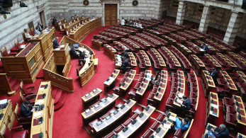 Προανακριτική: προετοιμασίες για την πρωτόγνωρη ψηφοφορία στη Βουλή με τις 14 κάλπες