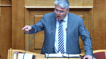 Βουλή-Το... μπλέντερ του Νατσιού: Θεοδωράκης, διδασκαλία και απεροντολογία
