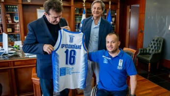Ο Χρυσοχοΐδης αναγορεύτηκε σε Πρεσβευτή Καλής Θέλησης για την καλαθοσφαίριση με αμαξίδιο