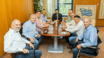 Με εκπροσώπους της Ομοσπονδίας Ταξί Ελλάδος συναντήθηκε ο  Κυρανάκης