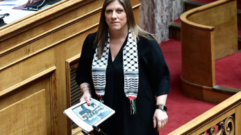 Η Ζωή, η μαντίλα και οι ρητορικές πεζοδρομίου