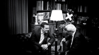 Ο Τσίπρας θέλει να ξαναγράψει την ιστορία και για τον Παυλόπουλο