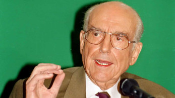 Σαν σήμερα το 1996 ο Ανδρέας Παπανδρέου αφήνει πίσω του την Ιστορία και μια Ελλάδα σε σταυροδρόμι