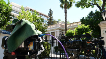 Δίπλα στην κοινωνία η κυβέρνηση: σταθερότητα και προοπτική