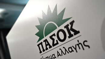 Το ΠΑΣΟΚ καλύπτει τη Λιακούλη για τα περί «χούντας»