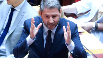 Παρών στην παράνοια