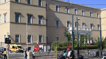 Συναγερμός στη Βουλή - Ύποπτος φάκελος με σκόνη και παραλήπτη πολιτικό πρόσωπο