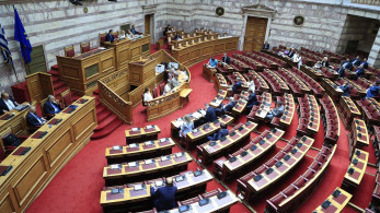 Βουλή: η κυβέρνηση φράζει τον διάδρομο εισβολής - Η αντιπολίτευση κλείνει το μάτι στους διακινητές