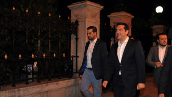 Η μεγάλη ανατριχίλα του 2015: η Ελλάδα αντιμετωπίζει την άβυσσο και ο ΣΥΡΙΖΑ κάνει πρόβες με νταούλια