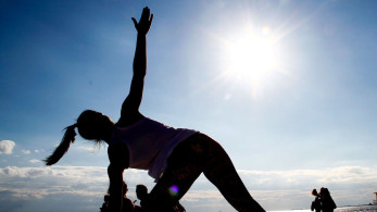 Κίνημα Δημοκρατίας:  yoga στον Πειραιά για... το περιβάλλον και την πολιτική συμμετοχή