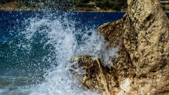 Καιρός: Καύσωνας με 42°C και ισχυροί άνεμοι – Ακραίος κίνδυνος πυρκαγιών σε 7 περιφέρειες