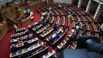 Σκηνές θεσμικής παρέκκλισης: Ποιοι θέλουν τη Βουλή Εισαγγελία και γιατί