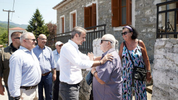 Μητσοτάκης στο Καρπενήσι - Παντού παρών