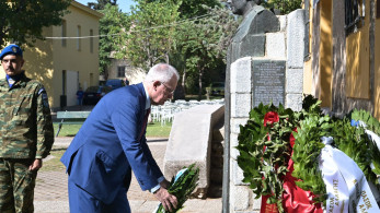 Ο Κωνσταντίνος Τασούλας κατέθεσε στεφάνι στην προτομή του Σπύρου Μουστακλή στο ΕΑΤ-ΕΣΑ