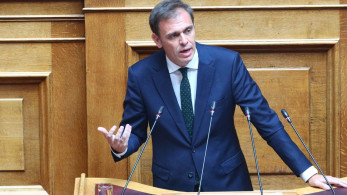 Ο Μάντζος και το… «SAFE» μπέρδεμα: Όταν η διγλωσσία γίνεται τέχνη