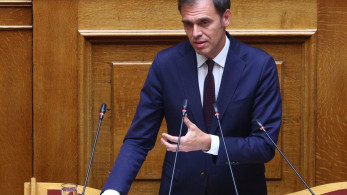 Ο Μάντζος ερμηνεύει το σύνταγμα όπως βολεύει: Όταν η θεσμική σοβαροφάνεια συναντά την αντιπολιτευτική αμηχανία