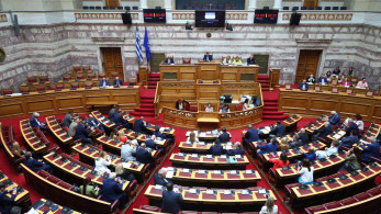 Βουλή - Πηγές ΝΔ: Υπεύθυνη δύναμη απέναντι στα φτηνά τεχνάσματα της αντιπολίτευσης