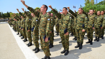 Ένστολοι: ποιοι ωφελούνται από το νέο μισθολόγιο - Πόσο αυξάνονται μισθοί και συντάξεις