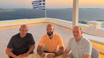 Έδεσε στο λιμάνι ο Εβάν Φουρνιέ - Υπέγραψε με τον Ολυμπιακό μέχρι το 2028