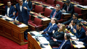 Με Τσίπρα ως σανίδα και ΟΠΕΚΕΠΕ βαρίδι, ο Φάμελλος βυθίζεται – ο Ανδρουλάκης απλώς πνίγεται