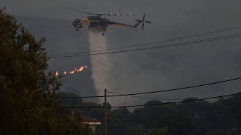 Συνεχίζεται η μάχη με τις φλόγες στην Ανατολική Αττική - Ξεκίνησαν τις ρίψεις τα εναέρια μέσα