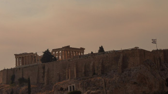 Φωτιά στο Κρυονέρι: οι καπνοί έφτασαν στην Ακρόπολη - Καλύτερη η εικόνα, πέφτει η ένταση του ανέμου