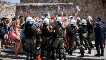 Η Νέα Αριστερά προαναγγέλλει, ο ΣΥΡΙΖΑ στηρίζει και οι μπάχαλοι δρουν: ο αντισημιτισμός γίνεται πράξη