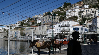 Ύδρα: τρεις μεθυσμένοι αλλοδαποί έκαναν επεισόδιο σε εστιατόριο και επιτέθηκαν σε αστυνομικούς