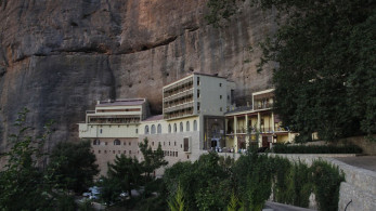 Σε αργία ο ηγούμενος της Μονής Μεγάλου Σπηλαίου - Πώς πιάστηκε να πουλά τα θρησκευτικά κειμήλια